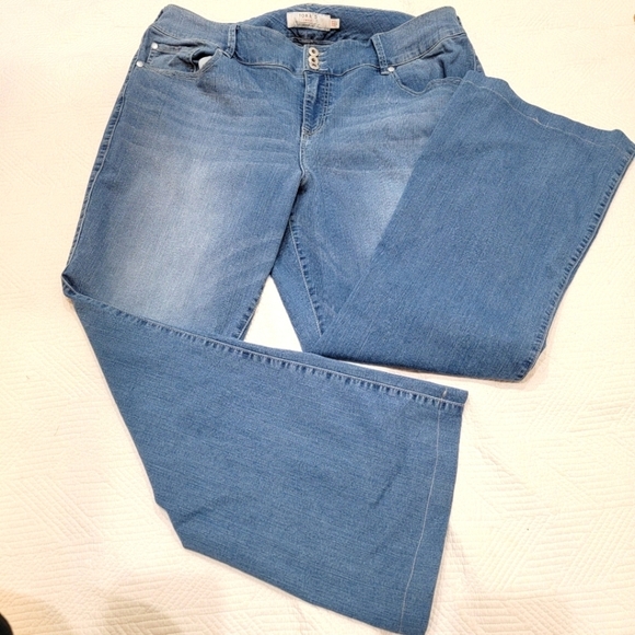 Torrid 22 jeans.   (have been cut and hemmed to 30" inseam)  EUC. - Picture 1 of 13